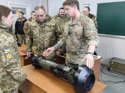 Украинских военных начали учить стрелять из современных противотанковых комплексов NLAW