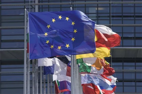 ЕС вводит новый подход к свободе передвижения во время пандемии COVID-19: что изменится