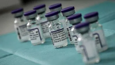 Pfizer та BioNTech розпочали клінічні випробування вакцини проти Omicron