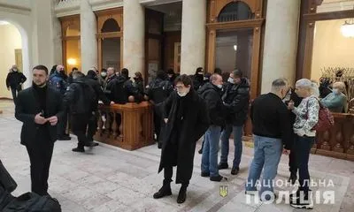 Нардеп Дмитрук влаштував погром в Одеській міськраді. Постраждало троє охоронців
