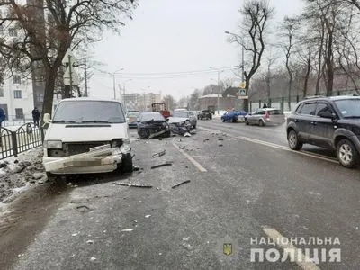 Потрійна ДТП у Харкові: поліцейська їхала з чужими номерами авто