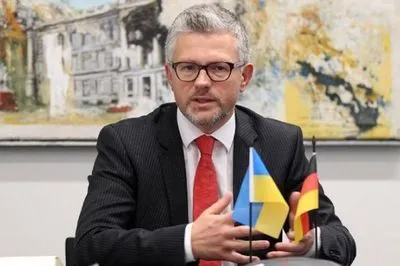 Лишь капля в море: украинский посол назвал "символическим жестом" Берлина поставку 5 тысяч касок