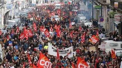Низькі зарплати, рекордна інфляція: у Франції проходить загальнонаціональний страйк