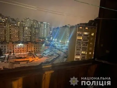 У Києві жінка із трирічним сином намагалась вистрибнути з 12 поверху багатоповерхівки