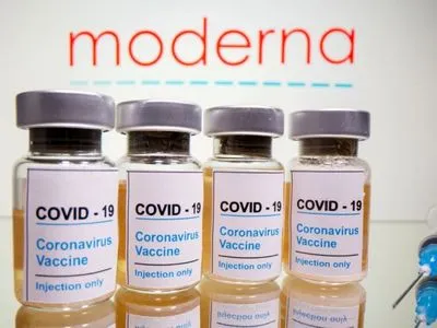 Moderna начала испытания COVID-вакцины от "Омикрона"