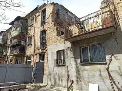 Рухнувшая стена дома травмировала людей в Одессе