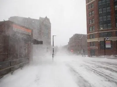 У США через потужні снігопади тисячі будинків залишилися без електрики, скасовано авіарейси