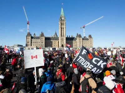 У Канаді протестують проти обов'язкової COVID-вакцинації