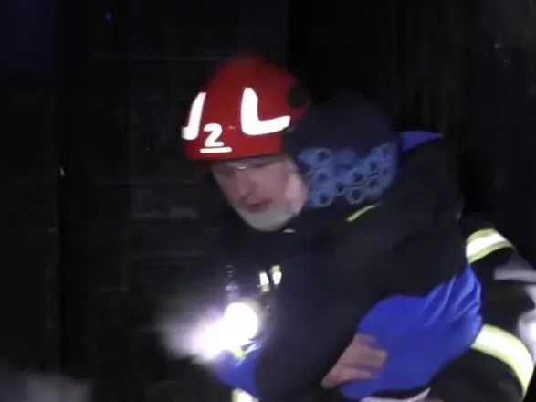 У Львові вогнеборці врятували з пожежі чотирьох дітей