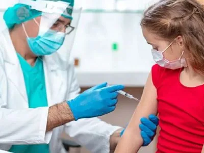 У Великій Британії почали вакцинувати дітей з 5 років