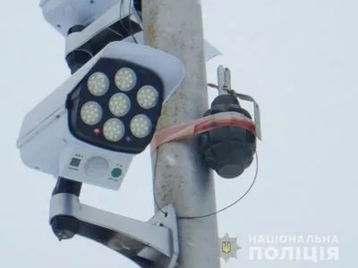 В Одесской области на фонарных столбах заметили гранаты, которые оказались муляжами: за дело взялась полиция