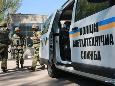 Волна минирований продолжается: в Киеве ищут взрывчатку на вокзале и в аэропорту