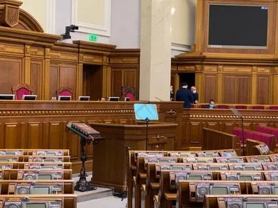 Зеленский - в зале, "ФОПы" - под парламентом: Рада открыла седьмую сессию