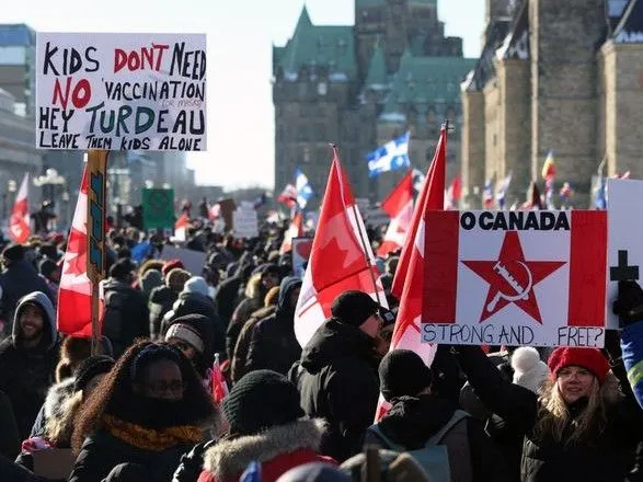 khaos-v-kanadi-protestuvalniki-proti-mandatu-na-scheplennya-zayavlyayut-scho-blokuvatimut-ottavu-stilki-skilki-potribno