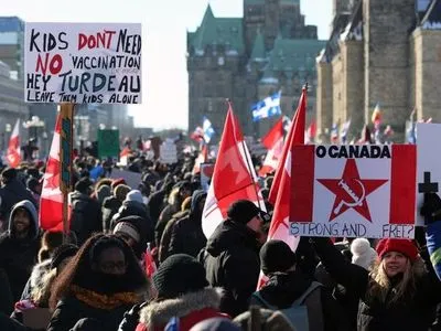 Хаос в Канаде: протестующие против мандата на прививки заявляют, что будут блокировать Оттаву столько, сколько нужно