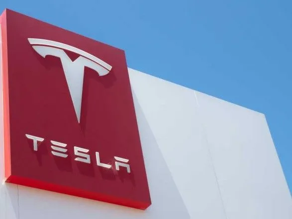Tesla отозвала 817 тысяч электрокаров из-за проблем с ремнем безопасности