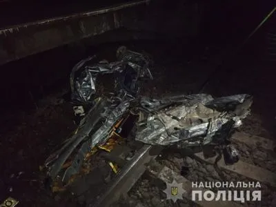 Под Одессой автомобиль снес шлагбаум и влетел в поезд, водитель погиб