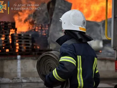 Під Одесою спалахнула масштабна пожежа на складах: обійшлося без постраждалих