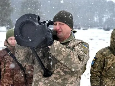 Украинские военные в "Десне" начали освоение британских противотанковых комплексов NLAW