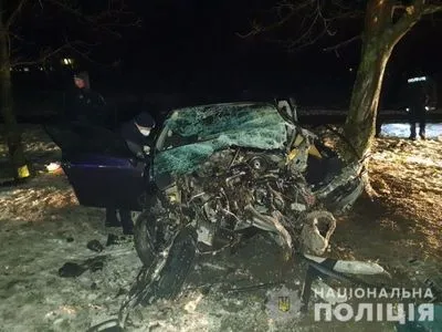 Влетел в рекламный щит: в результате ДТП в Донецкой области пострадали 5 человек, один мужчина скончался в больнице