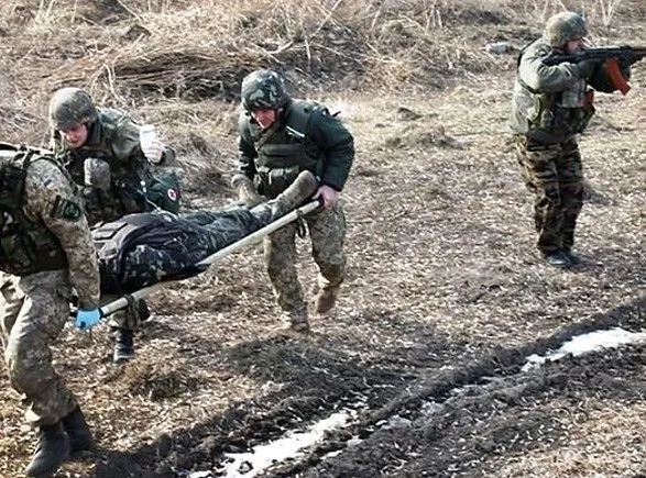 Украинский военный получил ранения во время обстрела боевиков на Донбассе
