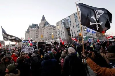 Ситуація повністю вийшла з-під контролю: протестувальники паралізували столицю Канади