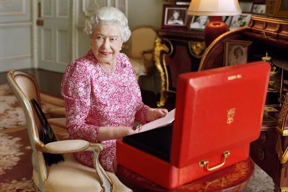 Як змінилась Королева: Букінгемський палац опублікував фото Єлизавети II до 70-річчя її правління