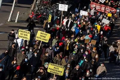 В Германии вновь прошли протесты против ковидных мер