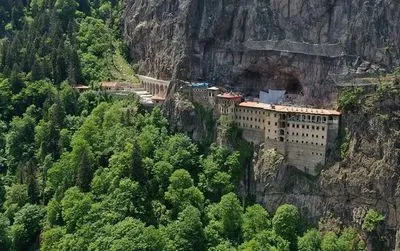 Греція висловила протест Туреччині через дискотеку в монастирі