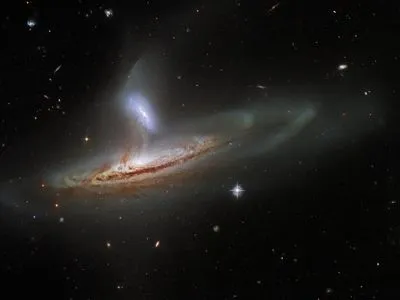 Телескоп Hubble зафиксировал динамическое действие двух галактик