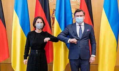Главы МИД Украины и Германии обсудили вопросы поставок оружия: “нашли и точки соприкосновения”