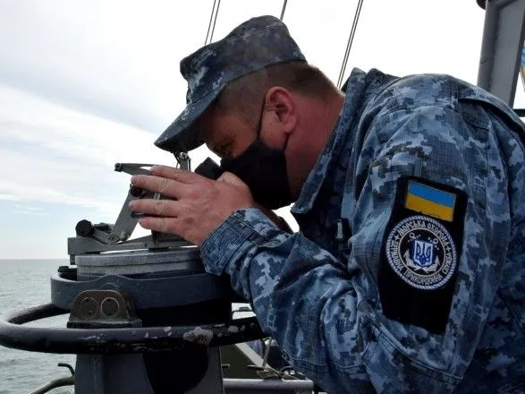 У берегов Одессы заметили корабль РФ: пограничники говорят, они постоянно присутствуют возле Украины