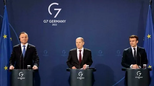 Кацлер Німеччини проведе переговори з Дудою та Макроном спрямовані на "запобігання війні в Європі"