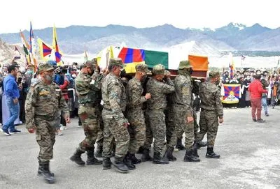 Семь индийских солдат погибли под лавиной в Гималаях