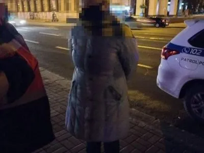 У центрі Києва жінка погрожувала підірвати себе