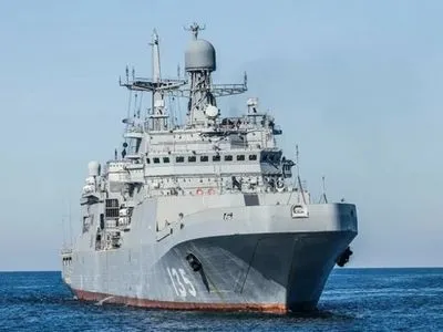 Шість десантних кораблів Росії вирушили у Чорне море для навчань