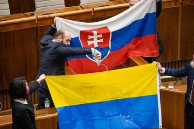 Знайдемо можливість гідно відповісти: Кулеба прокоментував інцидент із українським прапором у парламенті Словаччини