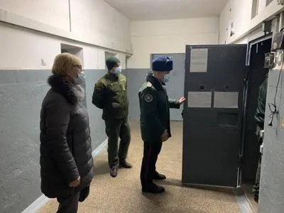 На условия не жалуется: Денисова проверила камеру Рябчука в СИЗО