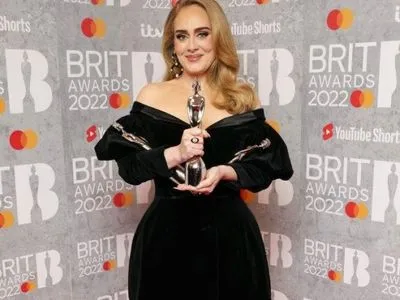 Адель одягла сукню українського дизайнера на Brit Awards 2022