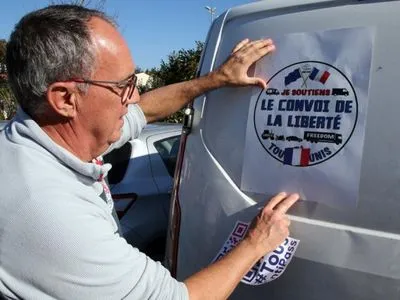 У Парижі на тлі майбутніх протестів заборонили блокади конвоїв через акції COVID-19