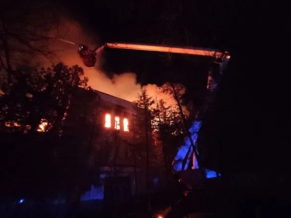 ДСНС: У вночі спалахнула київська гімназія східних мов