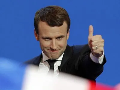 Франція: Еммануель Макрон ще не кандидат, але агітує за переобрання
