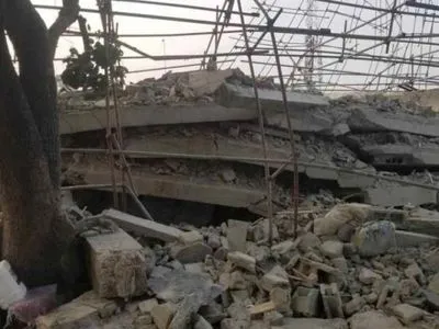 В нигерийском Лагосе обрушилось трехэтажное здание: есть погибшие
