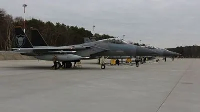 Ще 8 американських винищувачів F-15 приземлилися в Польщі - Міноборони