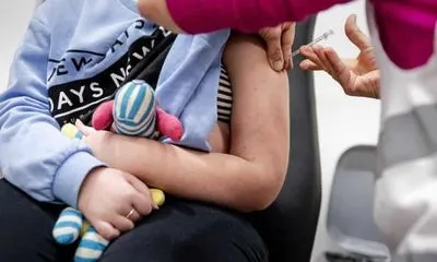 Великобритания будет вакцинировать от COVID-19 всех детей в возрасте от 5 до 11 лет