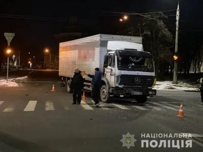 В Харькове грузовик столкнулся с такси. Пострадали две 15-летние девушки