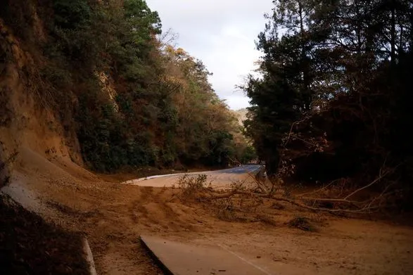 Землетрясение в Гватемале вызвало оползни и выкорчевало деревья