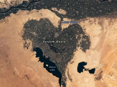 Астронавти помітили єгипетський оазис у формі серця