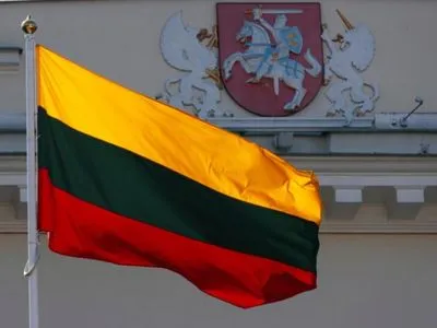 Литва перевела частину співробітників посольства з Києва до Львова