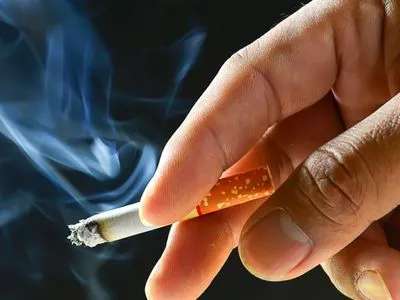 Забруднене повітря, куріння та алкоголь: фахівці розповіли, що провокує рак порожнини рота